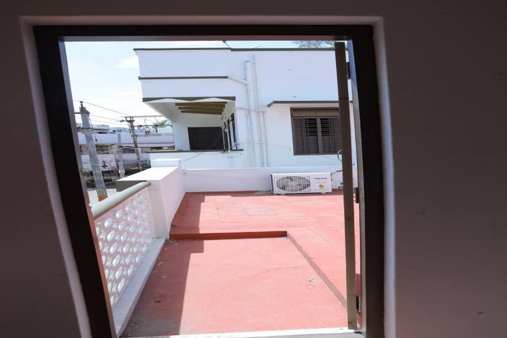 Heritage Home With 3 Bed/3 Bath With Kitchen In A Residential Neighborhood. Maduráj Kültér fotó