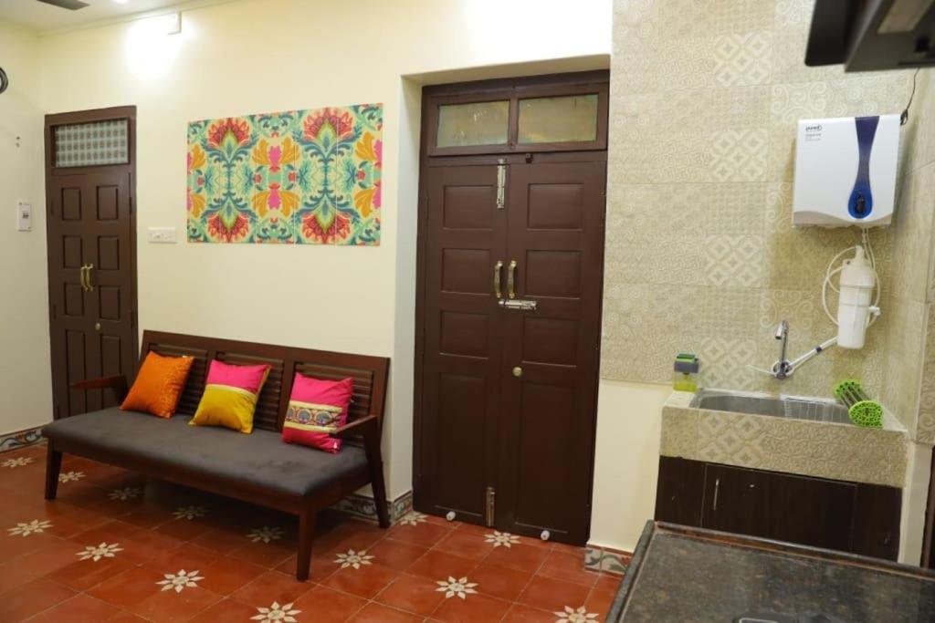 Heritage Home With 3 Bed/3 Bath With Kitchen In A Residential Neighborhood. Maduráj Kültér fotó
