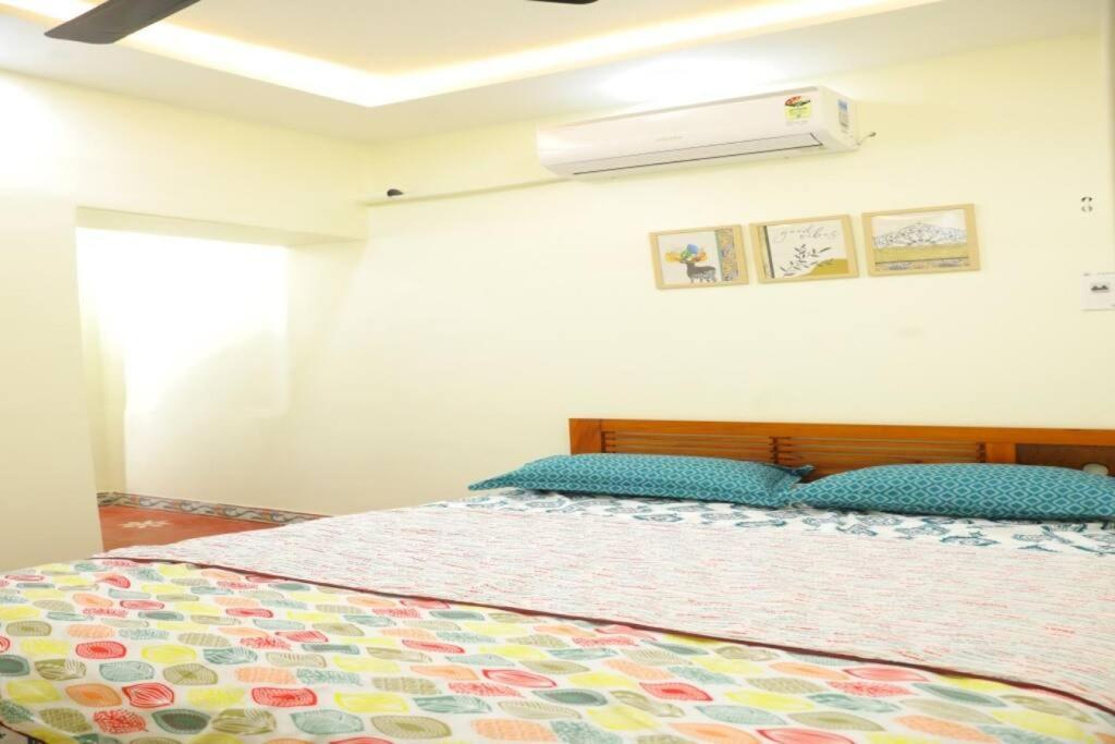 Heritage Home With 3 Bed/3 Bath With Kitchen In A Residential Neighborhood. Maduráj Kültér fotó
