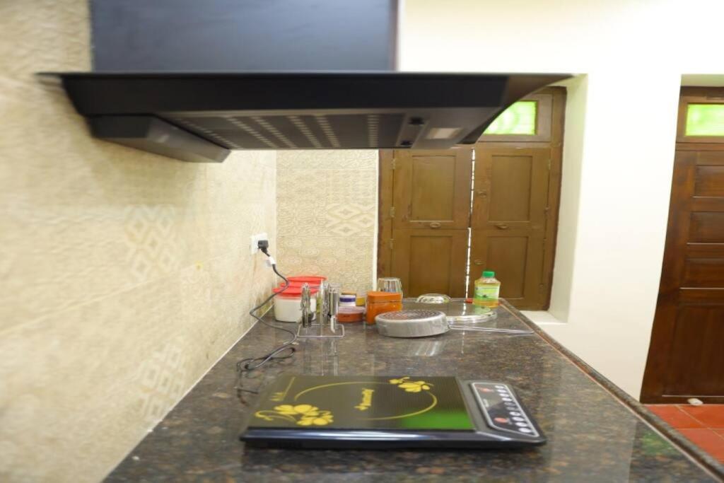 Heritage Home With 3 Bed/3 Bath With Kitchen In A Residential Neighborhood. Maduráj Kültér fotó