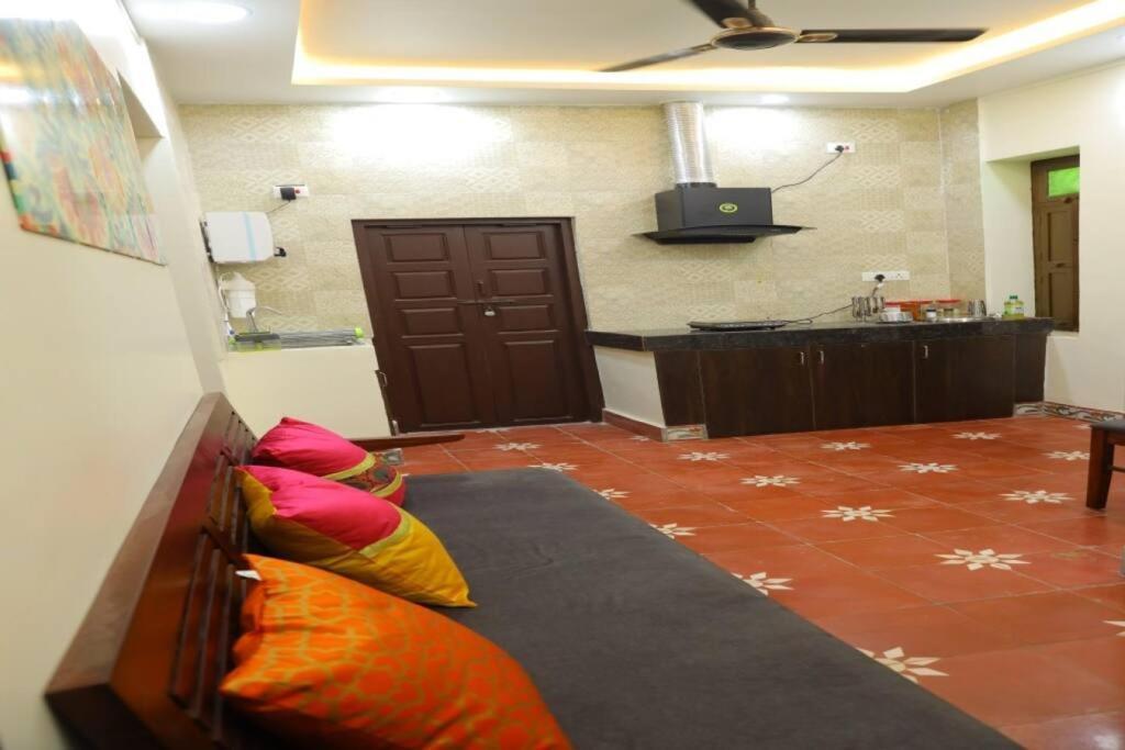 Heritage Home With 3 Bed/3 Bath With Kitchen In A Residential Neighborhood. Maduráj Kültér fotó
