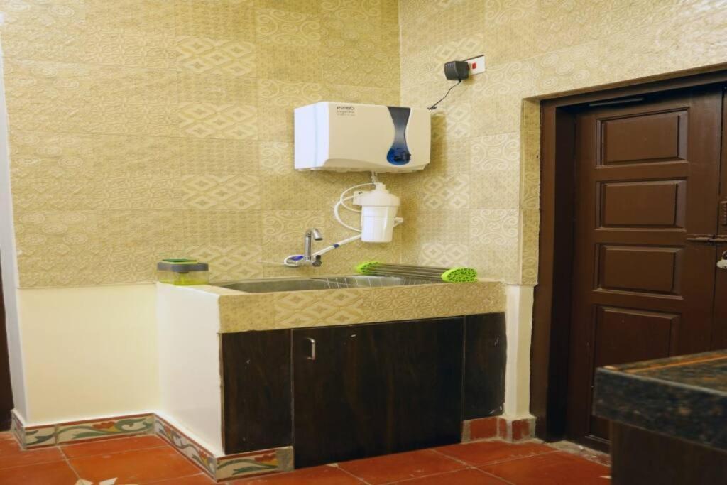 Heritage Home With 3 Bed/3 Bath With Kitchen In A Residential Neighborhood. Maduráj Kültér fotó