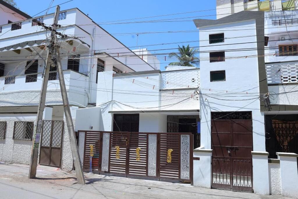 Heritage Home With 3 Bed/3 Bath With Kitchen In A Residential Neighborhood. Maduráj Kültér fotó