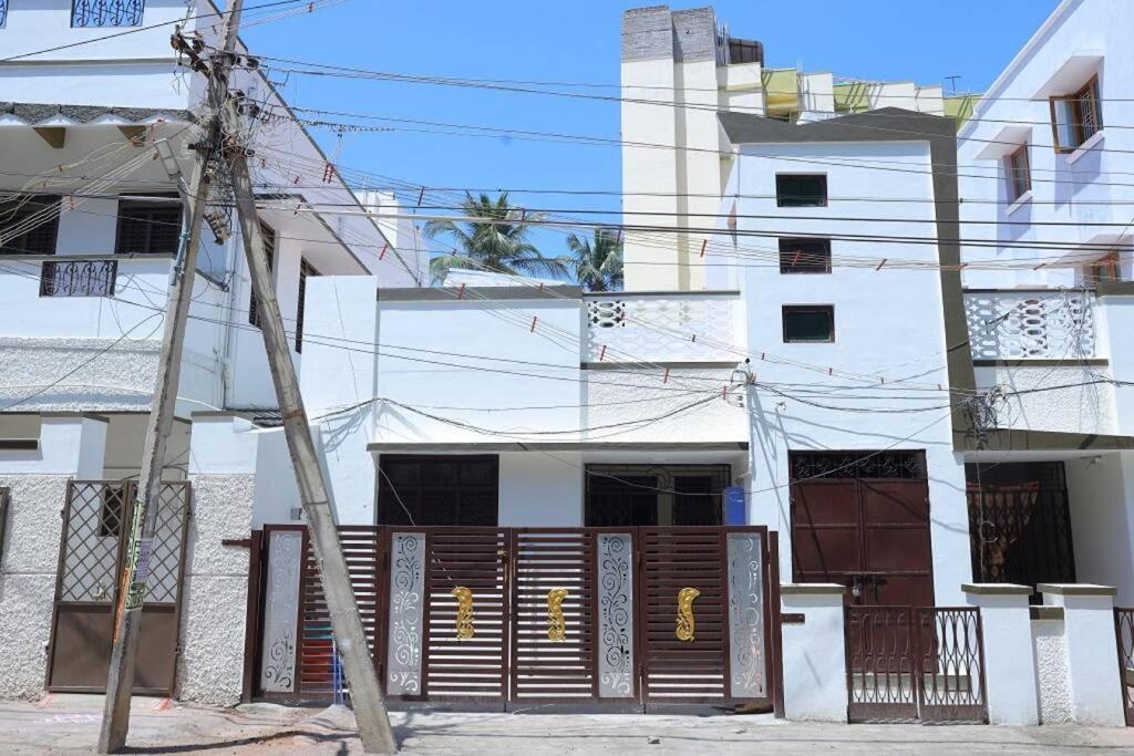 Heritage Home With 3 Bed/3 Bath With Kitchen In A Residential Neighborhood. Maduráj Kültér fotó