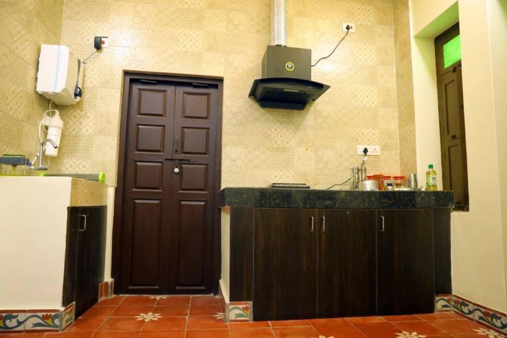 Heritage Home With 3 Bed/3 Bath With Kitchen In A Residential Neighborhood. Maduráj Kültér fotó