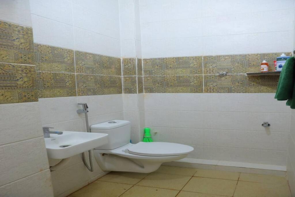Heritage Home With 3 Bed/3 Bath With Kitchen In A Residential Neighborhood. Maduráj Kültér fotó